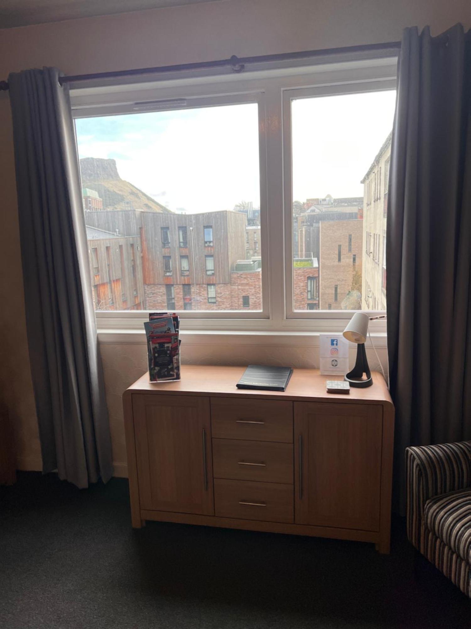 Crags View Apartment On The Royal Mile Edimburgo Esterno foto